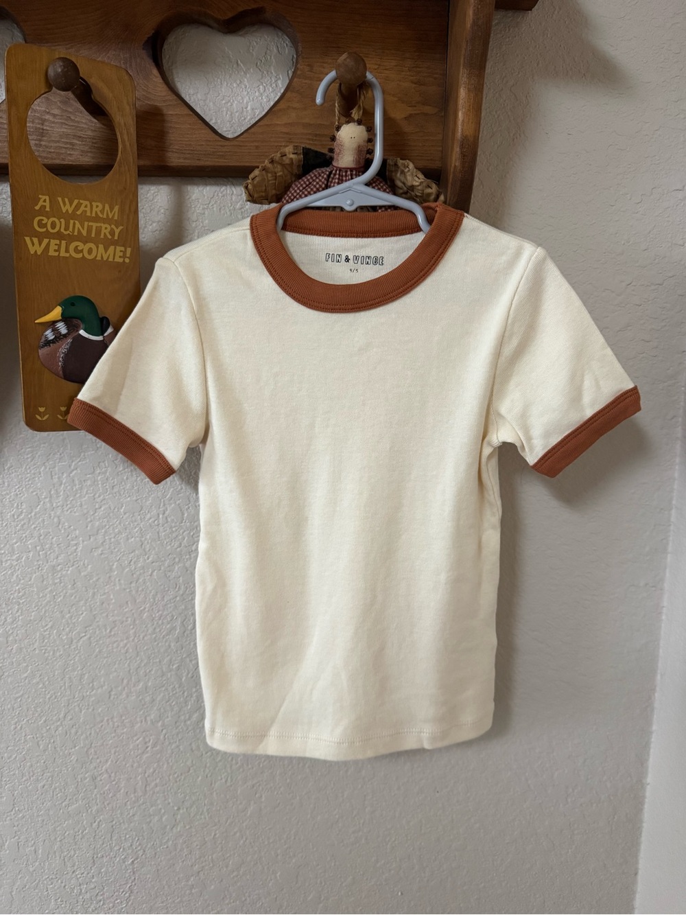 Fin & Vince Cream Short-Sleeve Ringer Tee with Rust Trim - Kids 4t / 4-5 unisex